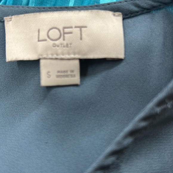 Sz Small Loft Sleeveless Ruffle Shoulder Blouse - Picture 5 of 6